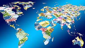 Weltkarte, in der das Festland eine Kollage von Geldscheinen darstellt